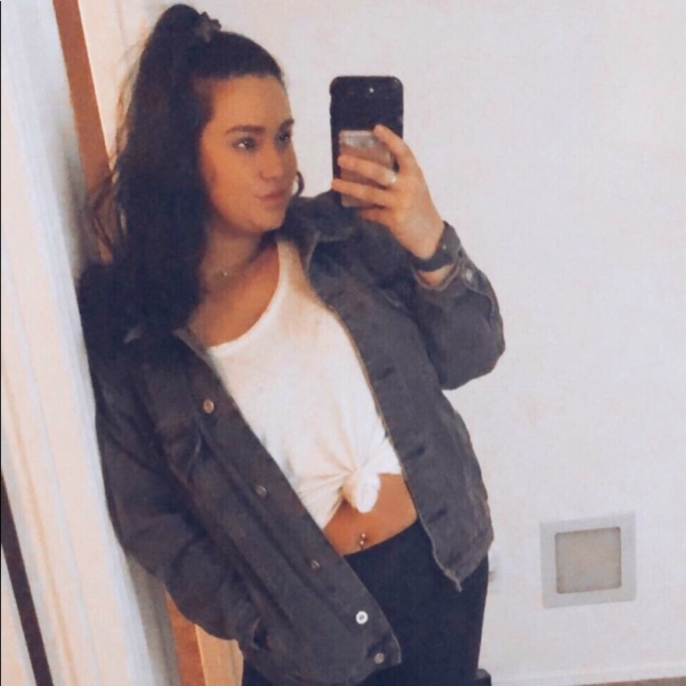 Meet your Posher, Emily